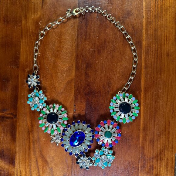 J. Crew Statement Cluster Medallion Gold Tone Necklace 22" - Picture 2 of 10